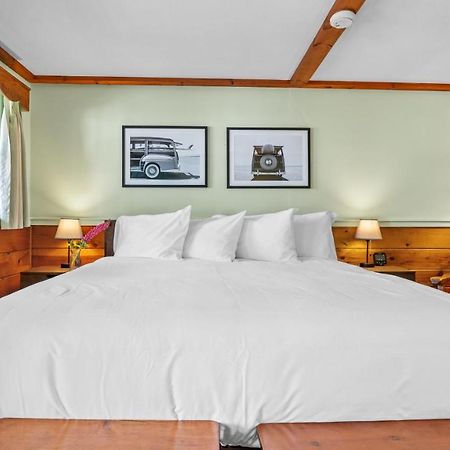 Mid-Town Motel Бутбей-Харбор Экстерьер фото